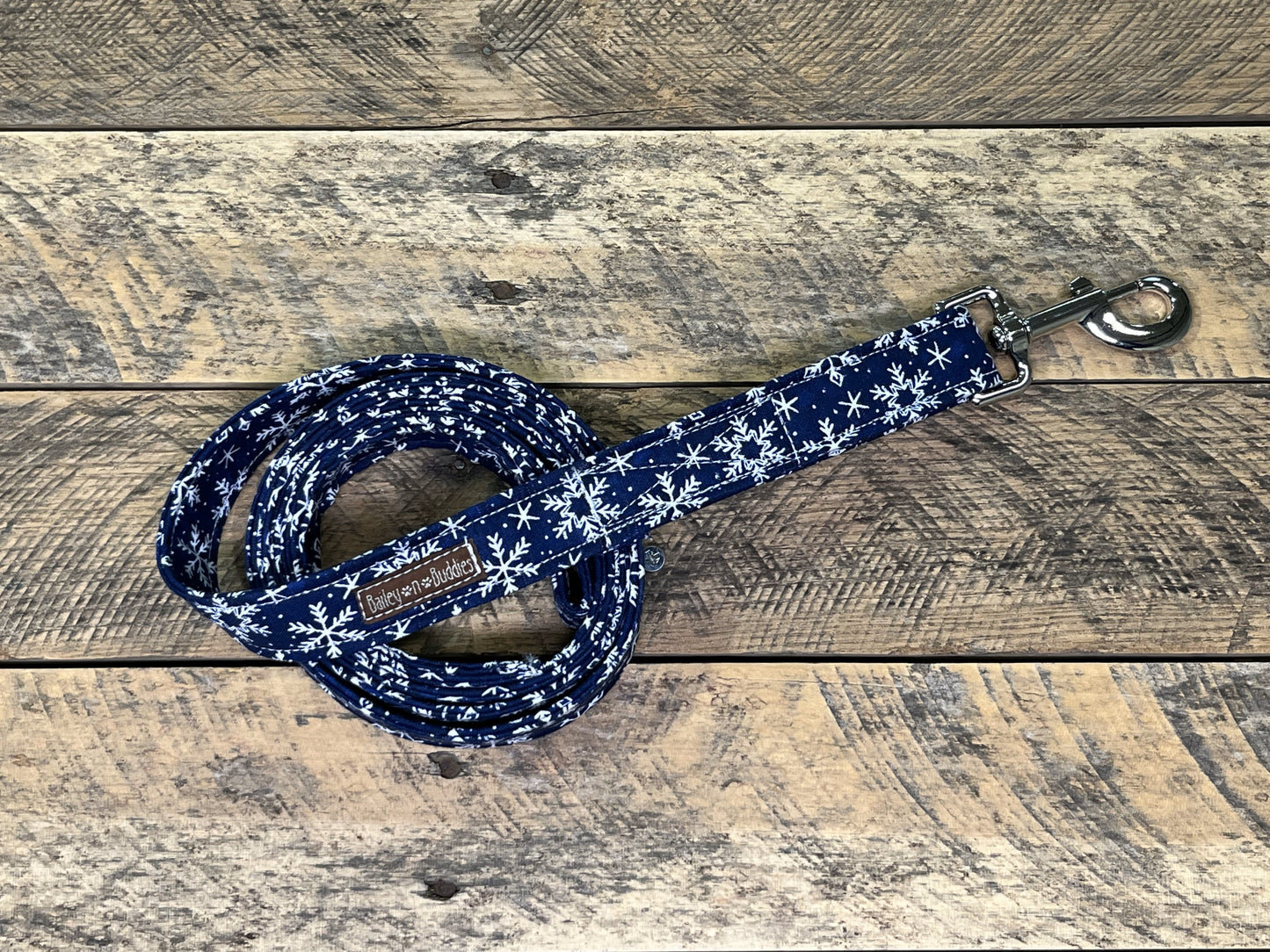 Falling Snow Leash